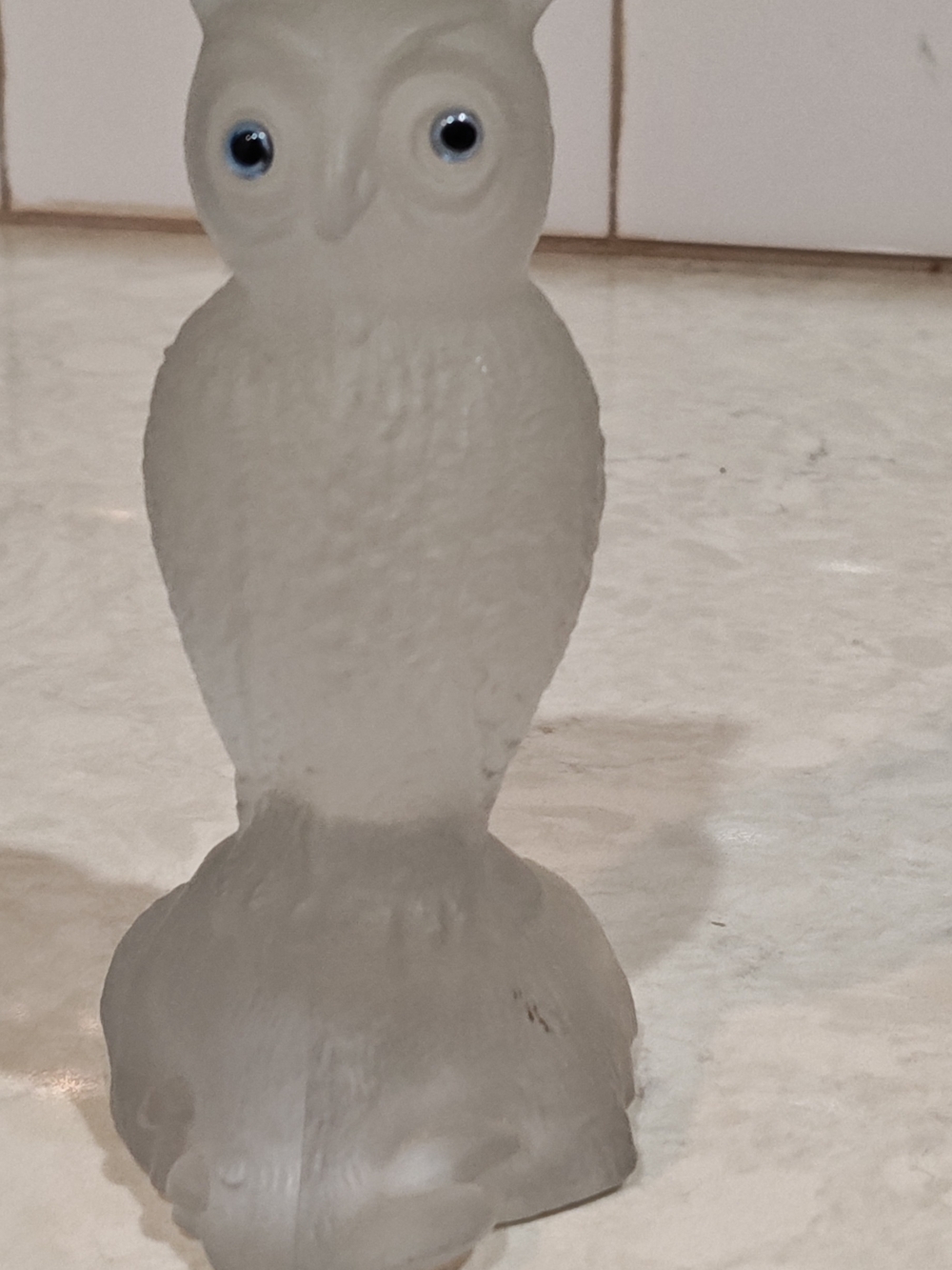 Vintage Unmarked Wise Owl Blue Eyes Paperweight Frosted  Gray